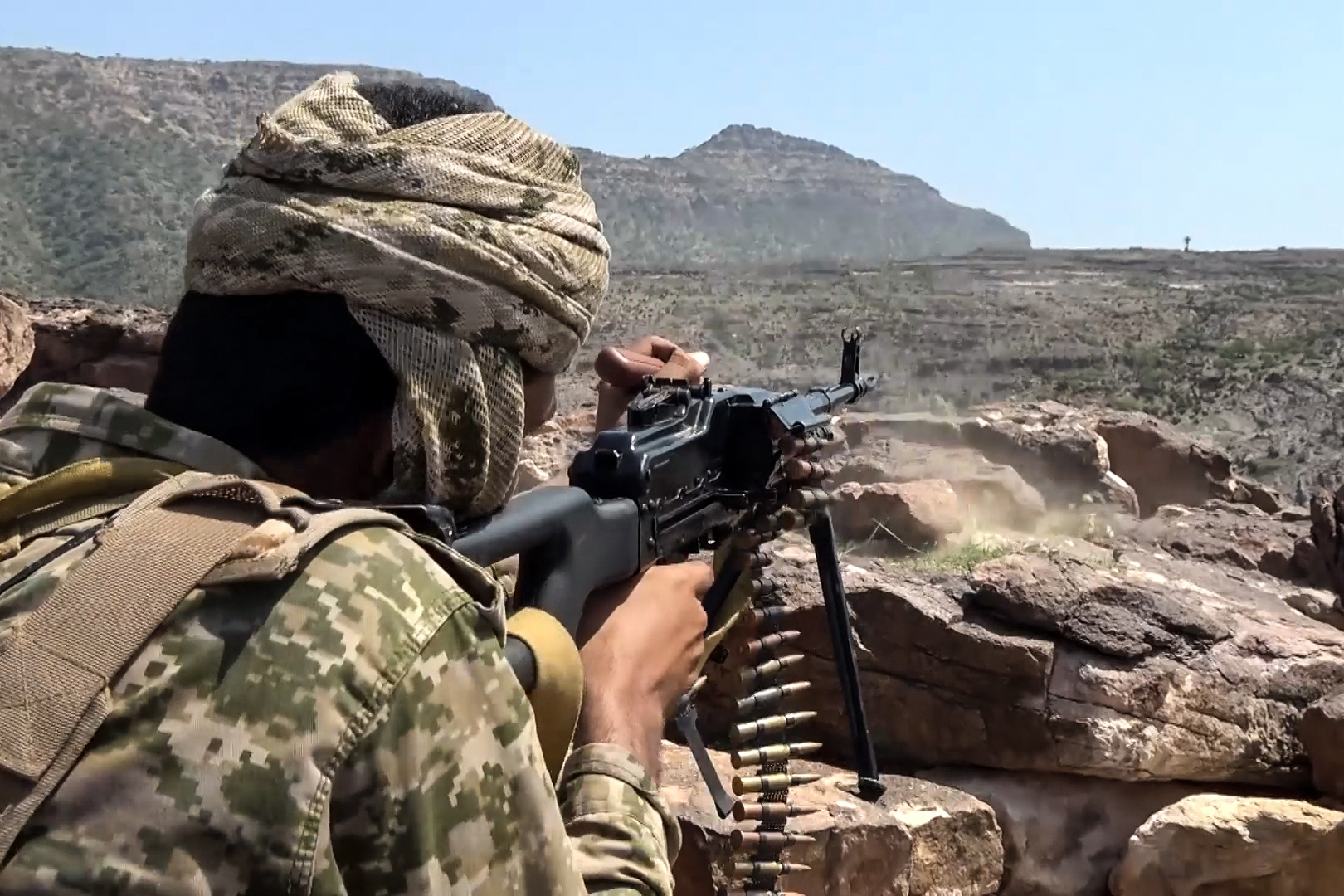 Houthi fighters participating in an offensive against Saudi-backed Yemeni forces in Taiz