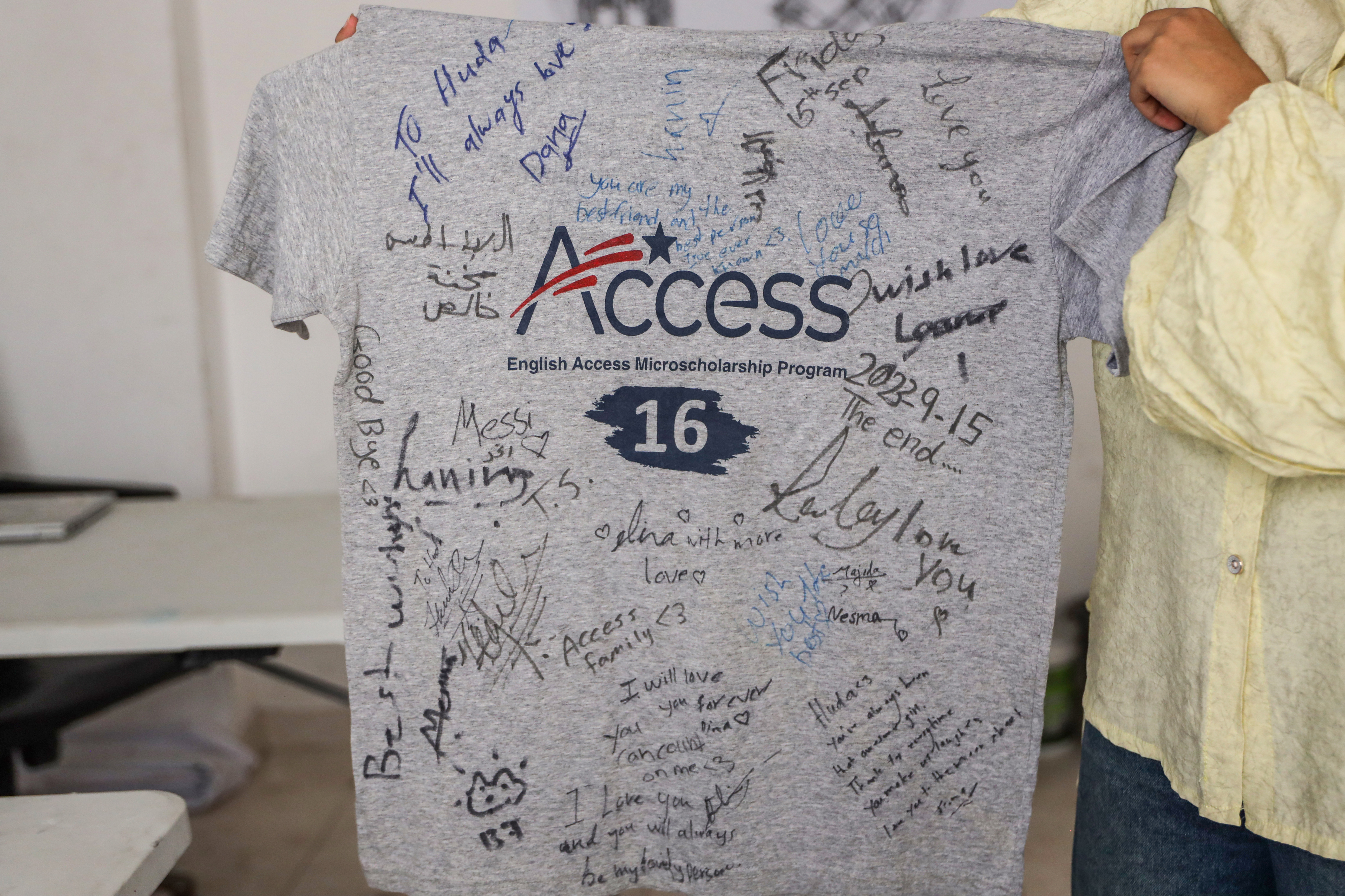 Huda Helassa took a signed T-shirt