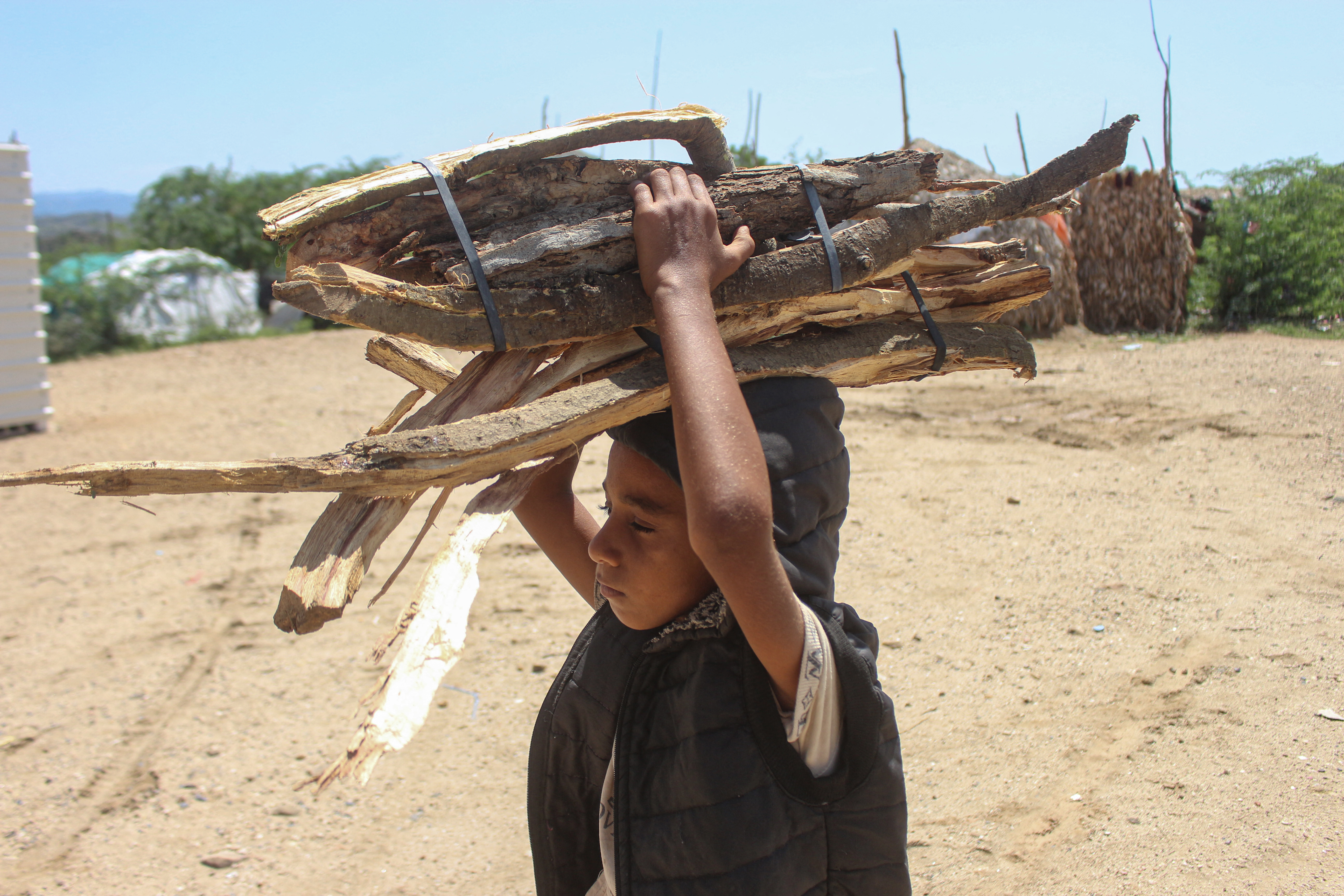 Photos: More than 200,000 people displaced by Yemen fighting