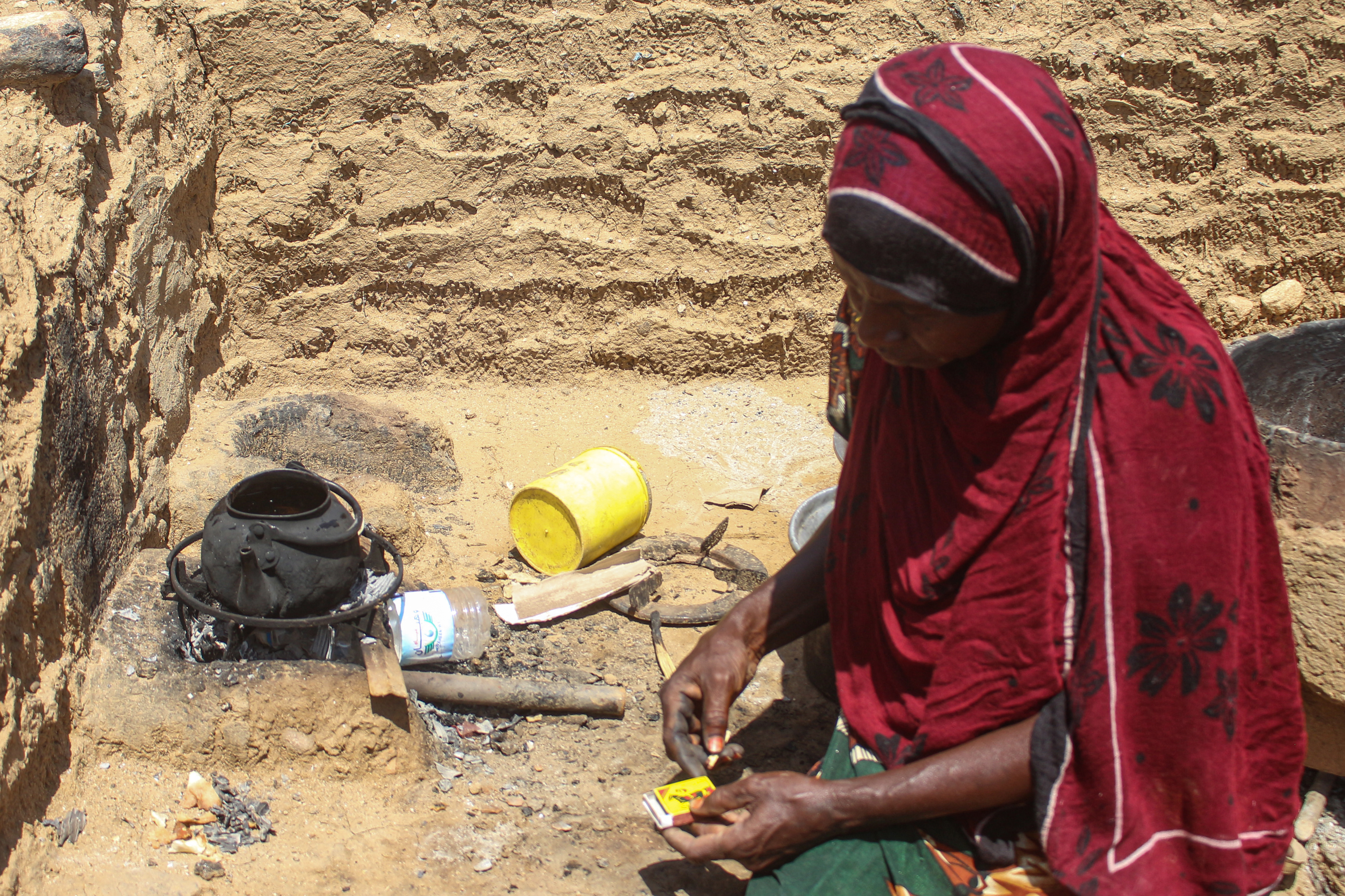 Photos: More than 200,000 people displaced by Yemen fighting