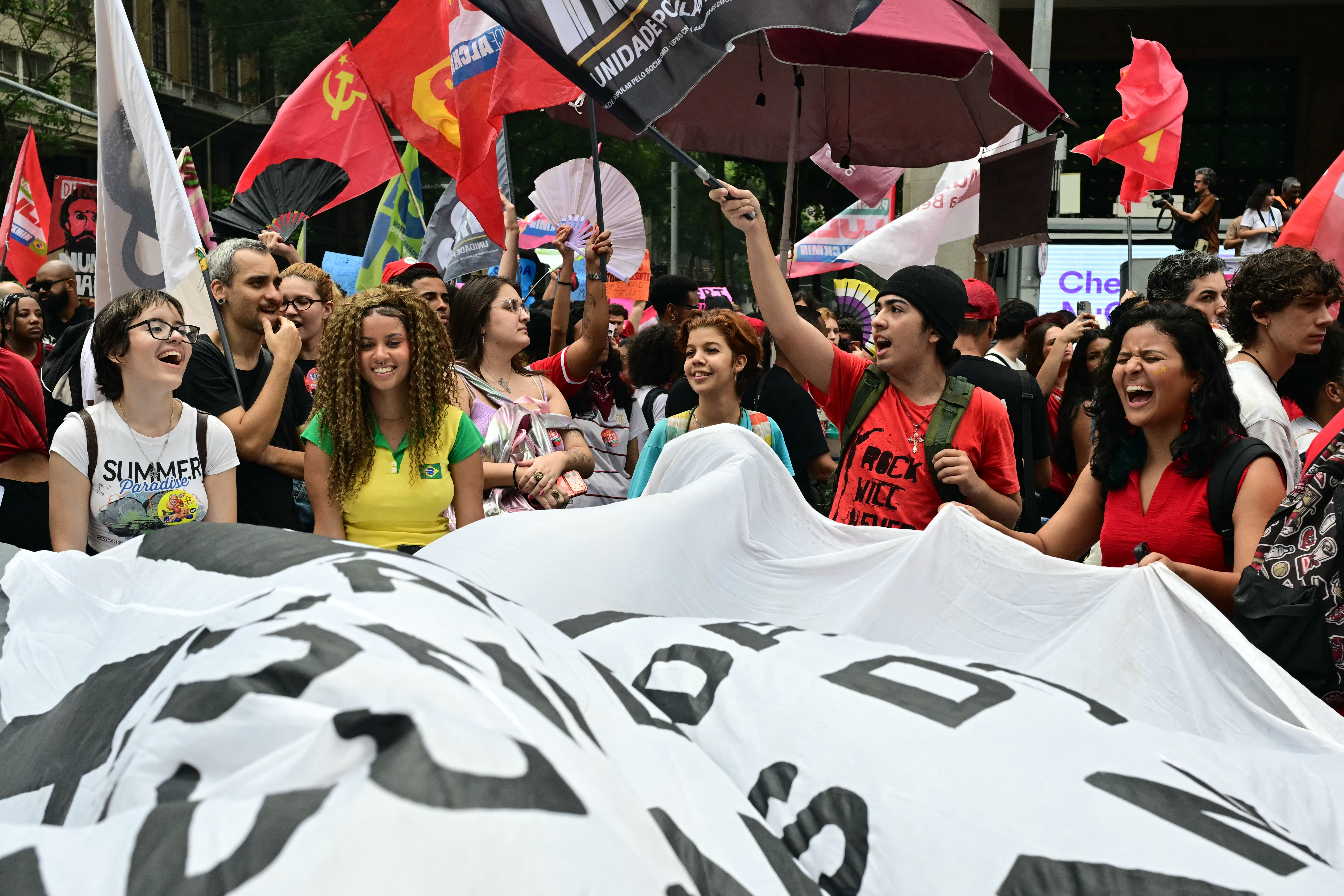 Students backing Brazil's President and presidential candidate Luiz Inacio Lula da Silva for the runoff election take part in a march against the far right, in Rio de Janeiro, Brazil on October 7, 2026. Lula da Silva, who has risen from the political ashes several times, is heading to a runoff election against right-wing senator Flavio Bolsonaro on October 25, after a shock second-place finish in the first-round vote. (Photo by Pablo PORCIUNCULA / AFP)