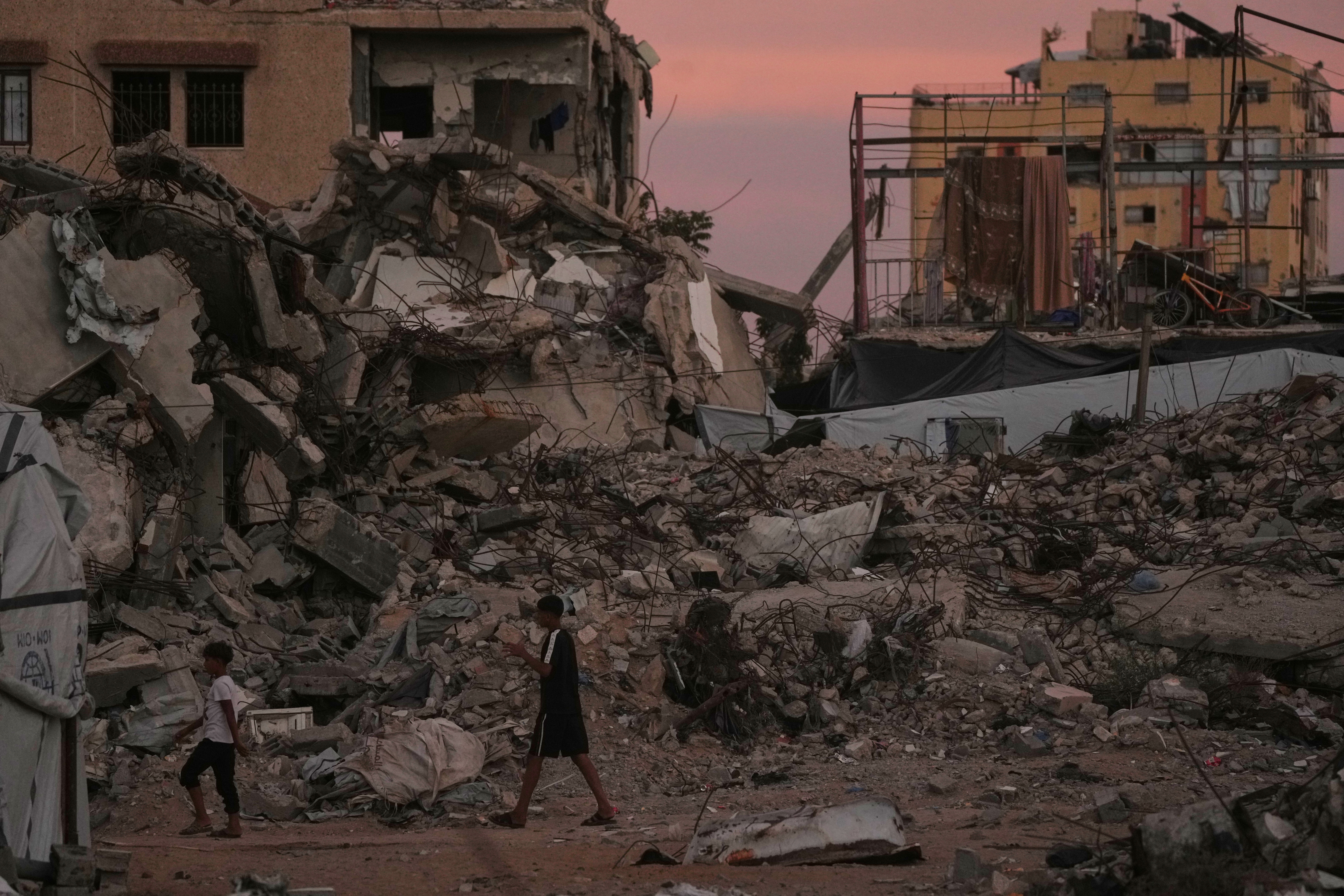 Tent cities expand in Gaza amid widespread destruction and loss