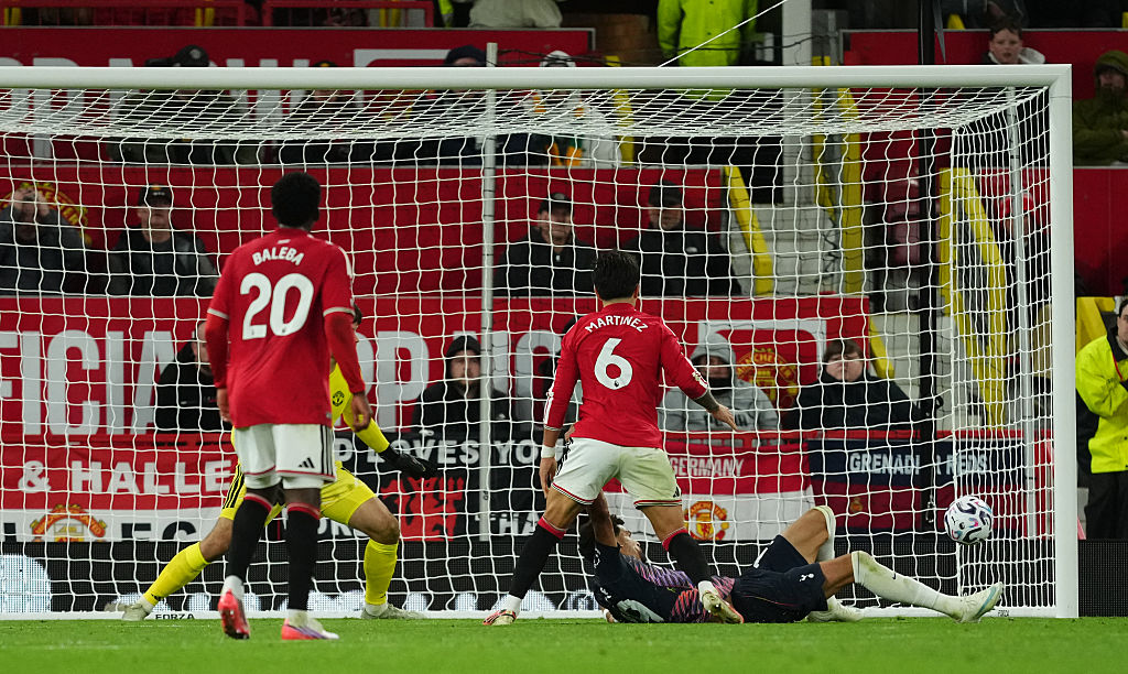 Tottenham Hotspur's Dominic Solanke scores their side's first goal of the game