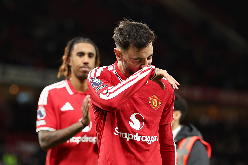 Bruno Fernandes of Manchester United reacts after the draw in the Premier League