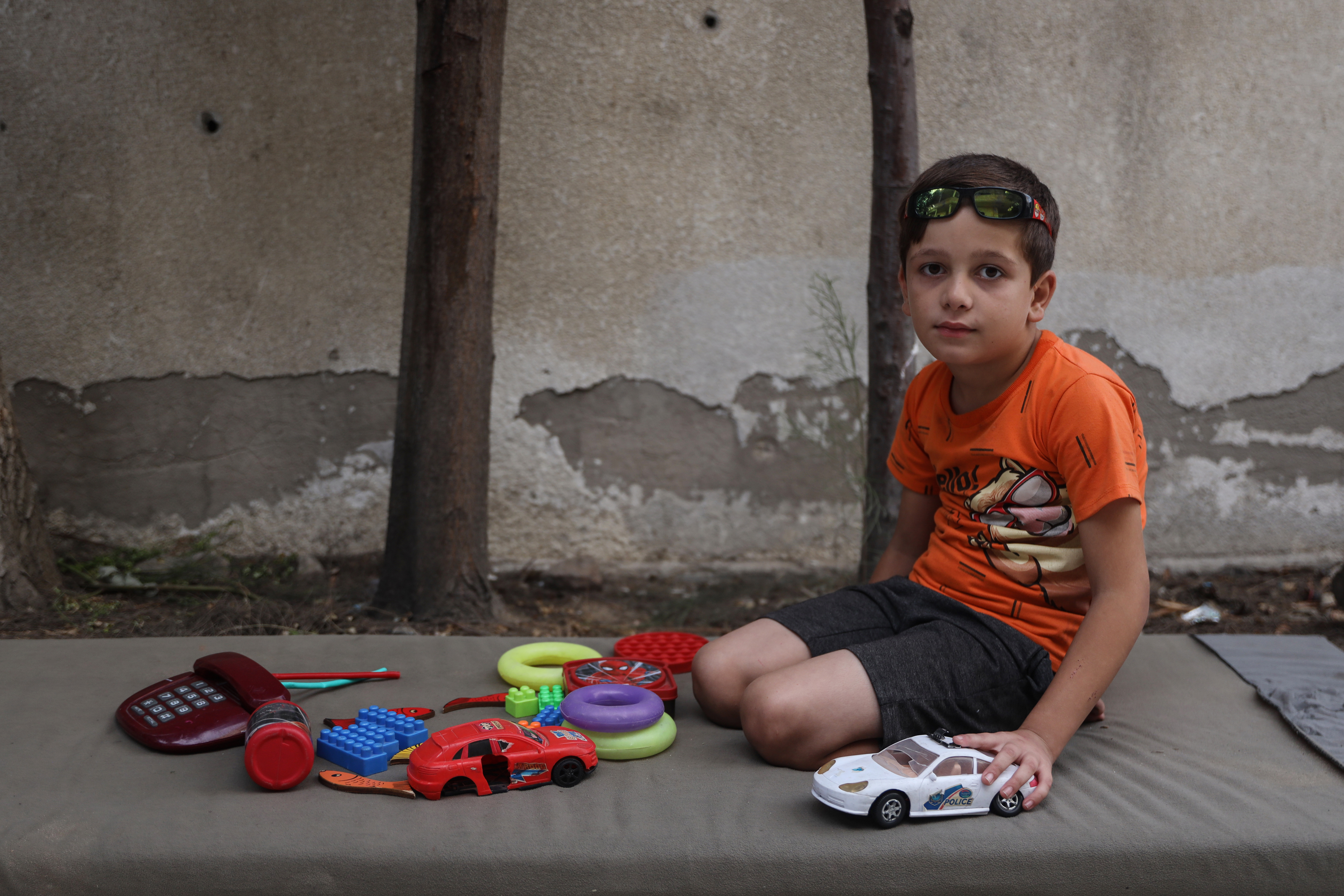 Mahmoud Hussein too hi toys