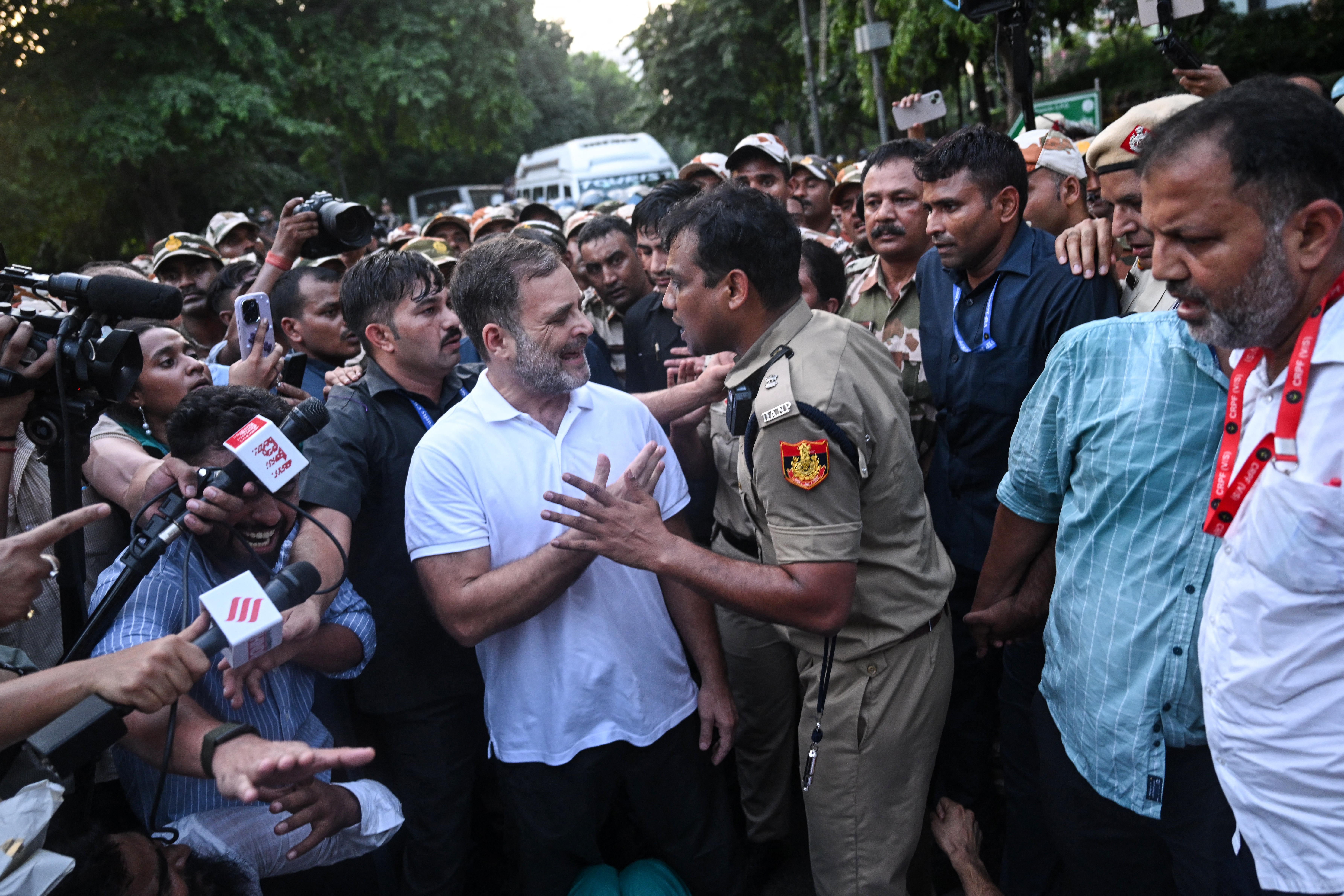 India's Opposition Leader Rahul Gandhi (centre, L) scuffles with a policeman during a protest by the opposition alliance INDIA bloc (Indian National Developmental Inclusive Alliance) in New Delhi on October 7, 2026 against the country's Chief Election Commissioner Gyanesh Kumar, calling for his resignation over alleged irregularities in the Special Intensive Revision (SIR) of electoral rolls.