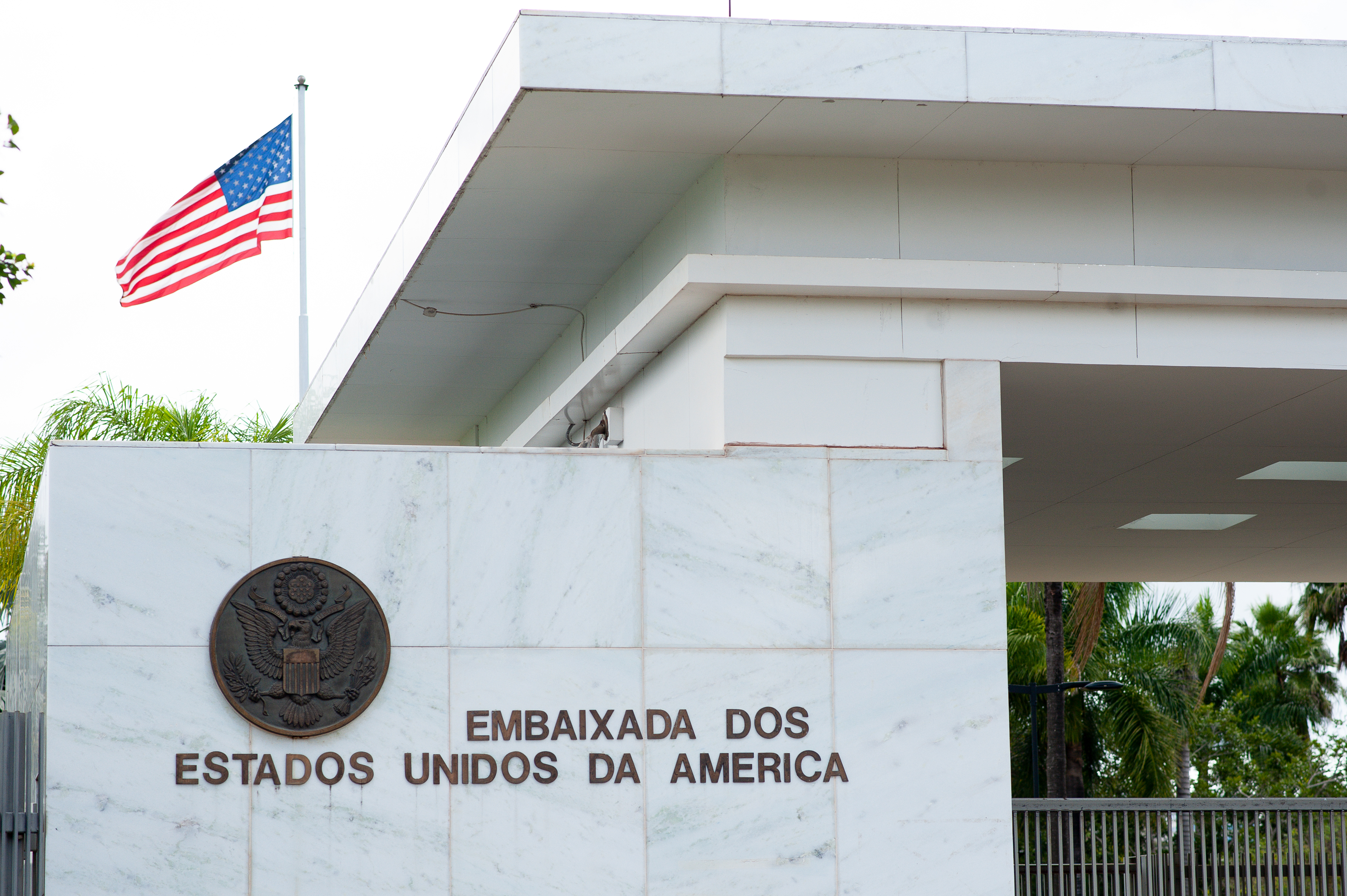 BRASILIA, BRAZIL - MARCH 27: General view of U.S Embassy during coronavirus (COVID -19) pandemic on March 27, 2020 in Brasilia, Brazil. The United States Embassy in Brazil recommended their citizens to return to the U.S due to the Coronavirus (COVID -19) Pandemic which has has spread to many countries across the world, claiming over 20,000 lives and infecting hundreds of thousands more. (Photo by Andressa Anholete/Getty Images)