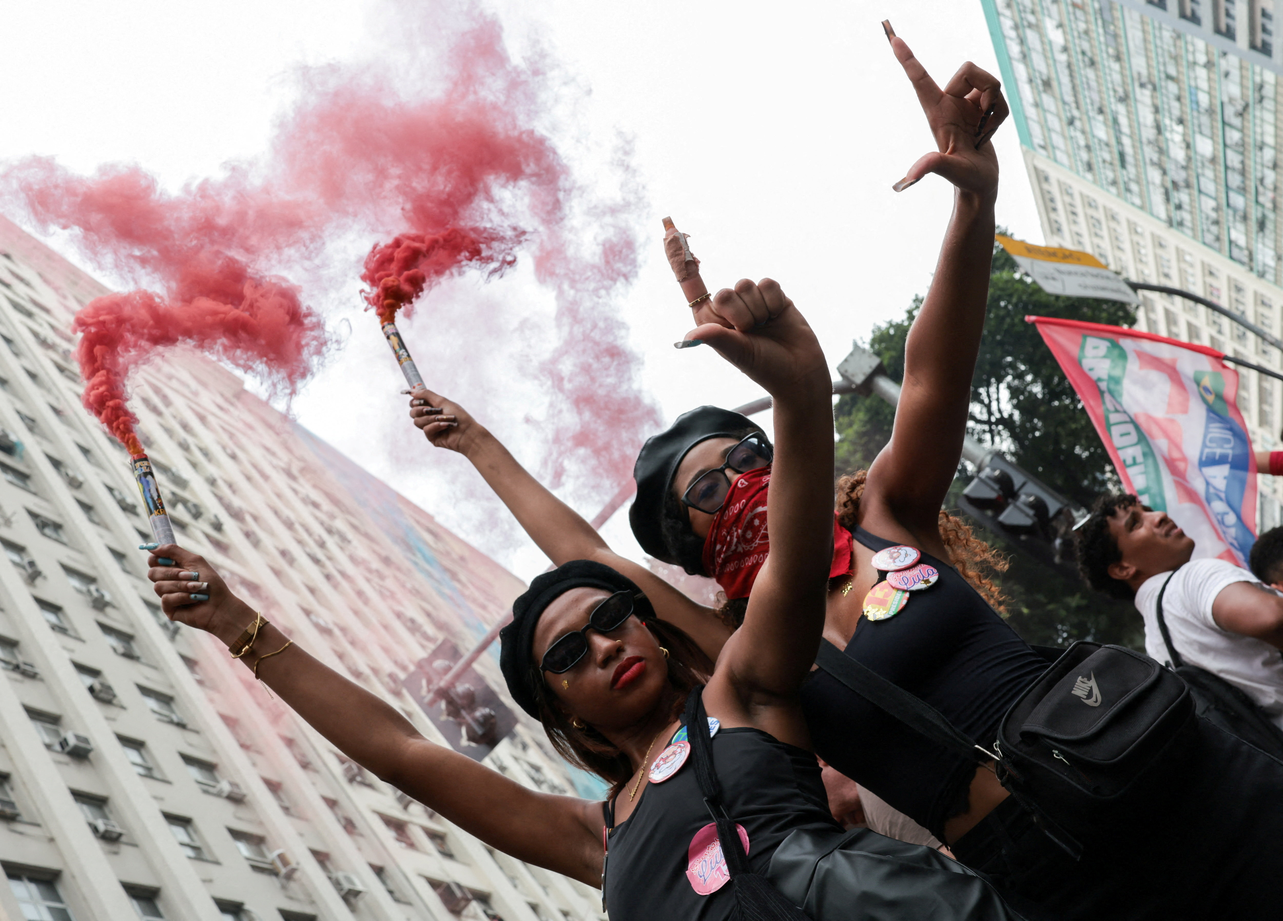 People take part in a protest by students against what organisers say is the growth of the far-right movement, ahead of the runoff of the Brazilian presidential election, in Rio de Janeiro, Brazil, October 7, 2026. REUTERS/Tita Barros TPX IMAGES OF THE DAY