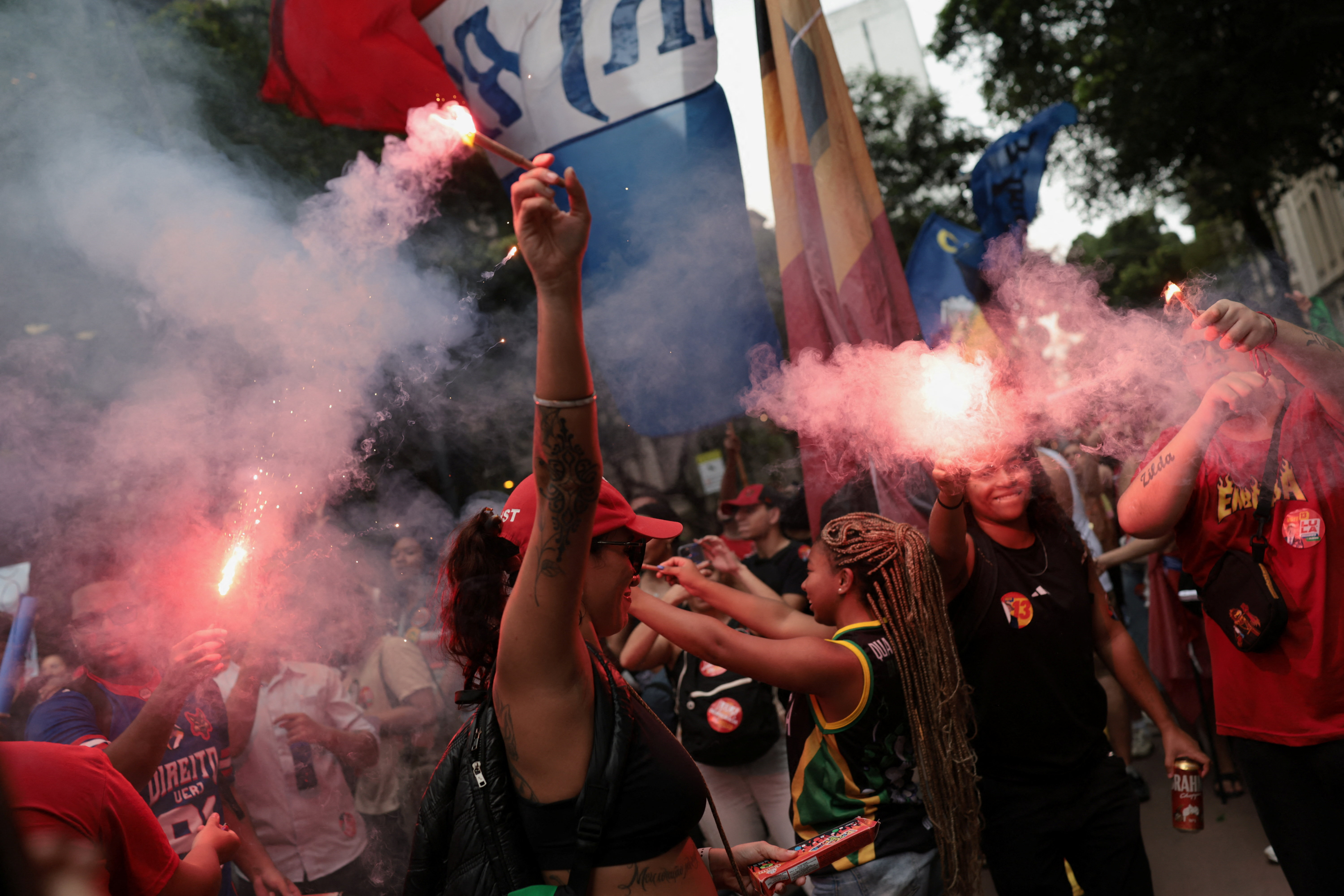 Demonstrators hold flares during a protest by students against what organisers say is the growth of the far-right movement, ahead of the runoff of the Brazilian presidential election, in Rio de Janeiro, Brazil, October 7, 2026. REUTERS/Tita Barros